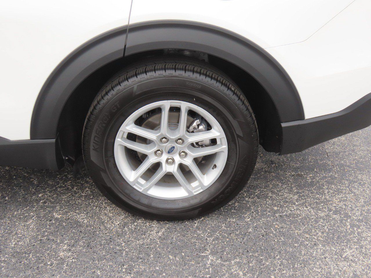 Used 2025 Ford Explorer Active RWD image 18