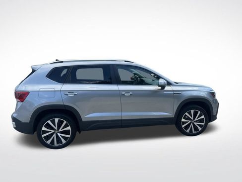 Used 2024 Volkswagen Taos SE FWD image 8