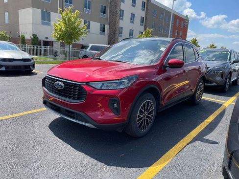 Certified 2025 Ford Escape SE FWD image 2