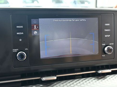 Used 2024 Kia Carnival LX FWD image 18