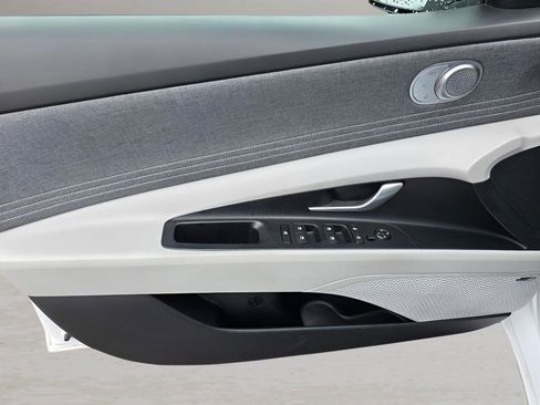 Used 2023 Hyundai Elantra Limited w/ Cargo Package image 16