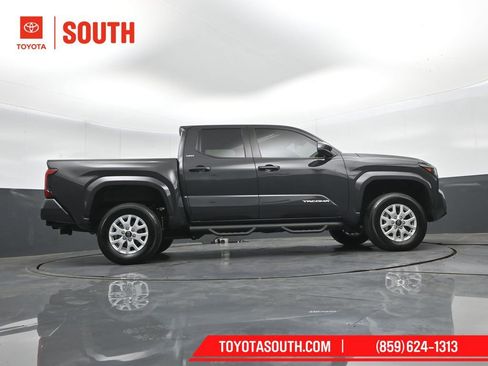 Used 2025 Toyota Tacoma SR5 AWD/4WD image 35