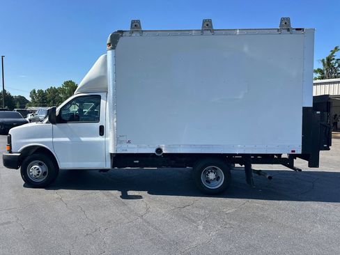 Used 2016 Chevrolet Express 3500 RWD image 9