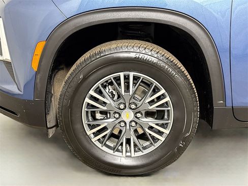 Used 2025 Chevrolet Traverse LT image 30