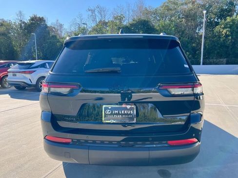 Used 2023 Jeep Grand Cherokee L Laredo image 6