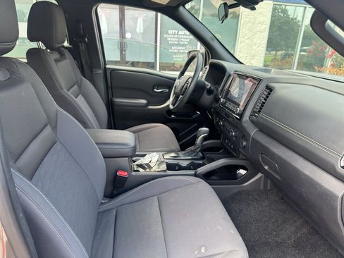 Used 2023 Nissan Frontier SV w/ Midnight Edition Package RWD image 11