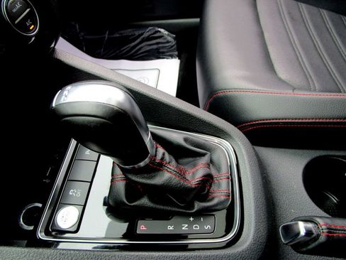 Used 2018 Volkswagen Jetta GLI image 25