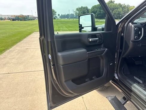 Used 2021 Chevrolet Silverado 2500 LTZ w/ LTZ Premium Package AWD/4WD image 12