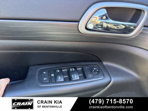 Used 2019 Jeep Grand Cherokee Altitude image 11