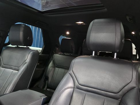 Used 2018 Land Rover Discovery HSE image 9