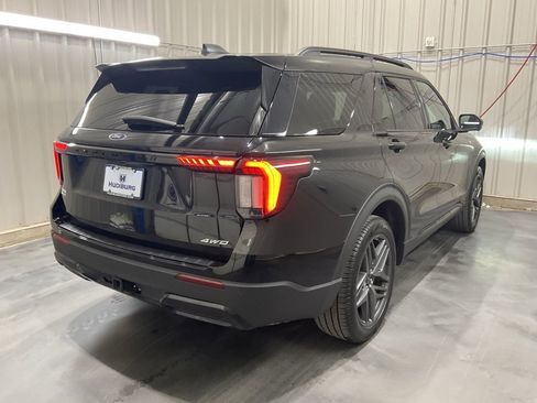 Used 2025 Ford Explorer ST-Line w/ ST-Line Street Pack image 24