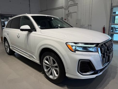 Used 2025 Audi Q7 3.0T Premium Plus AWD/4WD image 3