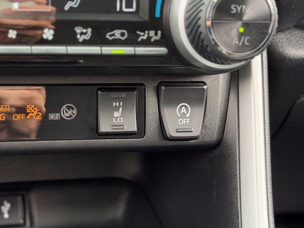 Used 2021 Toyota RAV4 XLE w/ Convenience Package AWD/4WD image 18