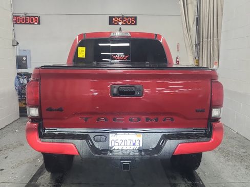 Used 2022 Toyota Tacoma SR5 w/ Technology Package image 7
