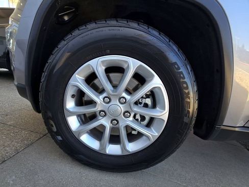 Used 2021 Jeep Grand Cherokee Laredo image 25