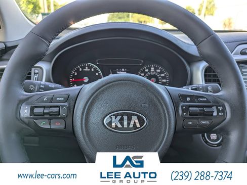 Used 2017 Kia Sorento FWD w/ LX Convenience Package image 23