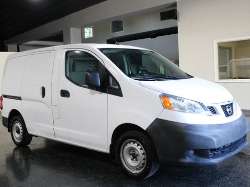Used 2015 Nissan NV200 SV FWD image 30
