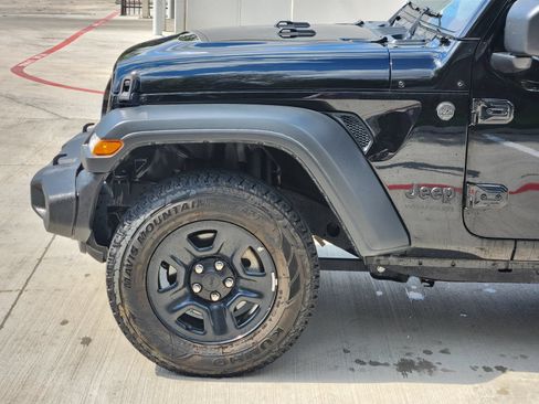 Used 2022 Jeep Wrangler Sport AWD/4WD image 10