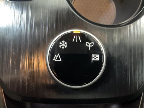 Used 2024 Nissan Rogue SV w/ SV Premium Package image 11