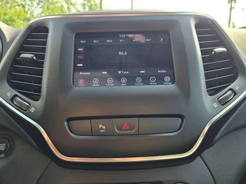 Used 2019 Jeep Cherokee Latitude Plus AWD/4WD image 20