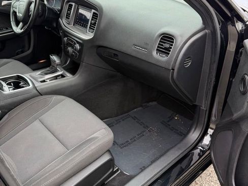 Used 2019 Dodge Charger SXT image 35