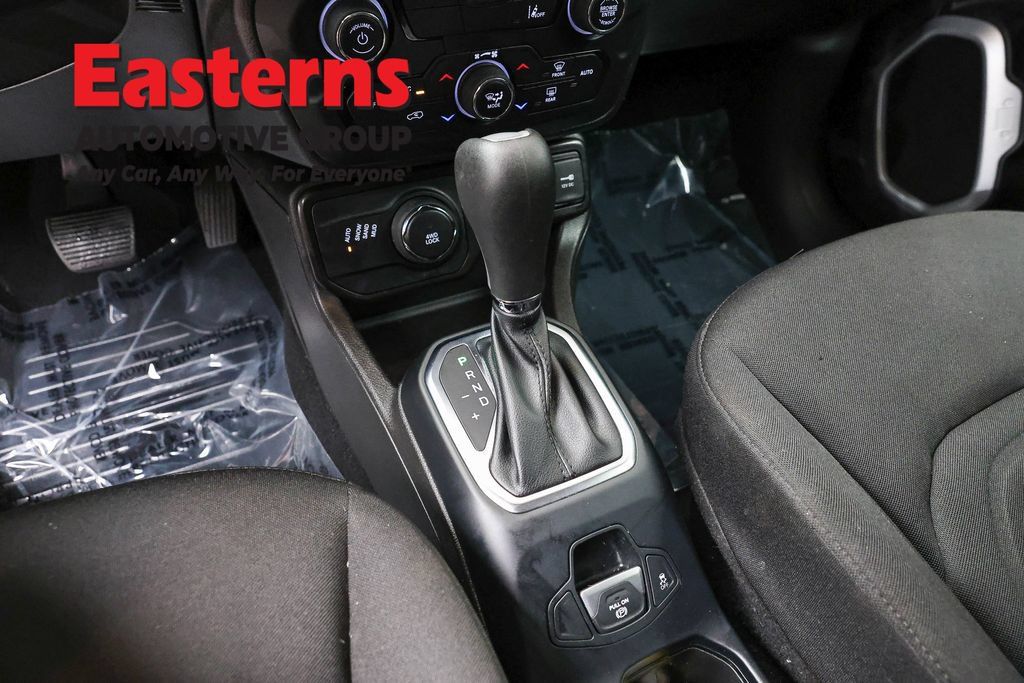Used 2021 Jeep Renegade Latitude AWD/4WD image 14
