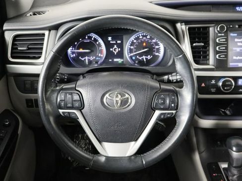 Used 2019 Toyota Highlander XLE AWD/4WD image 8