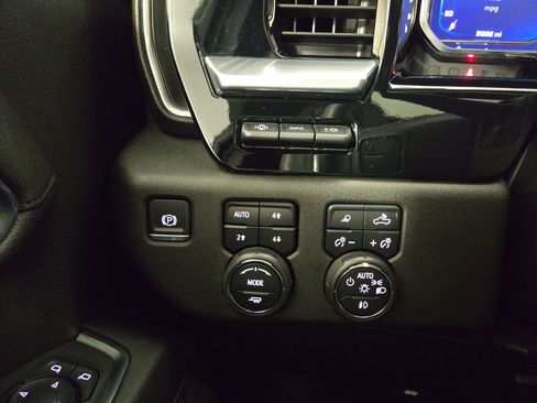 Certified 2024 Chevrolet Silverado 2500 High Country w/ High Country Premium Package AWD/4WD image 32