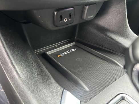 Used 2023 Chevrolet Traverse LT image 30