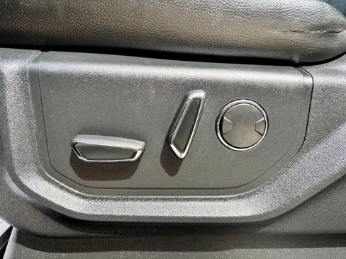 Used 2018 Ford F150 Lariat w/ Equipment Group 502A Luxury AWD/4WD image 27