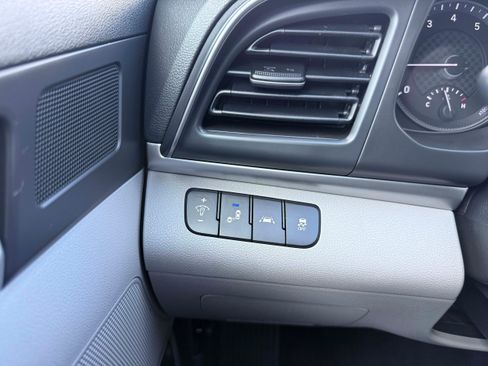 Used 2019 Hyundai Elantra SEL FWD image 17