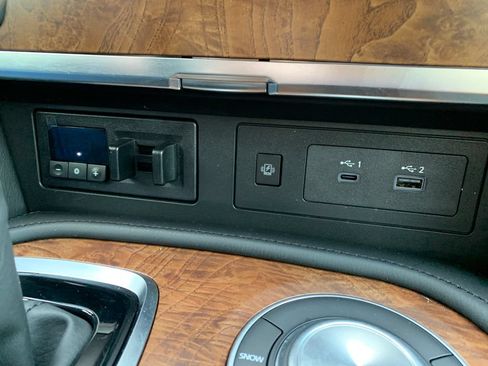 Used 2023 Nissan Armada SL w/ Captain's Chairs Package RWD image 20