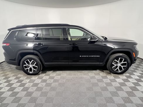 Used 2025 Jeep Grand Cherokee L Limited AWD/4WD image 6