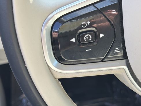 Certified 2023 Volvo XC90 B5 Core w/ Protection Package Premier AWD/4WD image 19