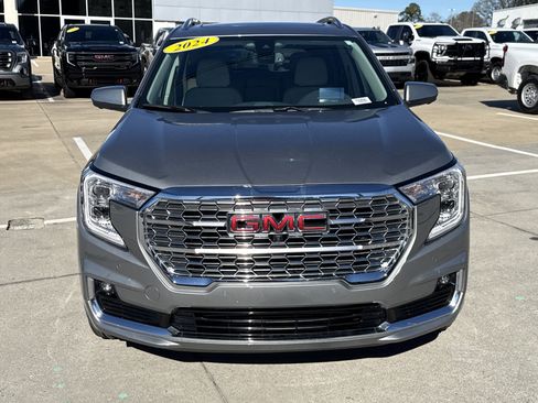 Used 2024 GMC Terrain Denali w/ Denali Premium Package image 2