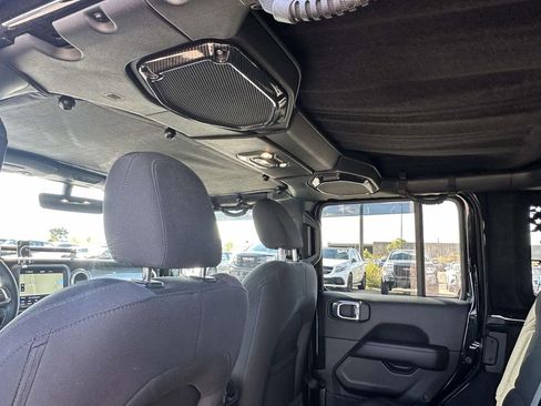 Used 2022 Jeep Wrangler Unlimited Sahara w/ Cold Weather Group image 17