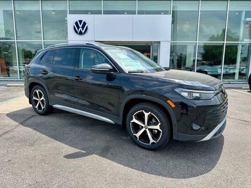 New 2026 Volkswagen Tiguan SE FWD image 1