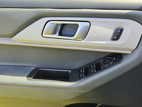 Certified 2025 Ford Explorer Active AWD/4WD image 20