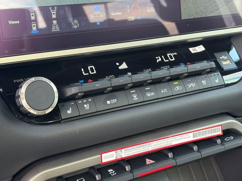 Certified 2026 Toyota Tundra Limited AWD/4WD image 28