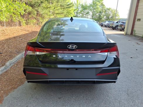 New 2026 Hyundai Elantra SE FWD image 4