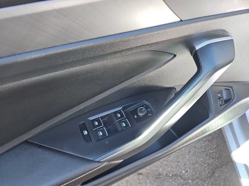 Used 2024 Volkswagen Jetta SE FWD image 11
