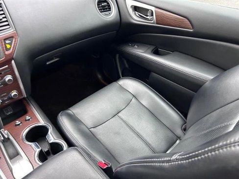 Used 2019 Nissan Pathfinder Platinum image 21