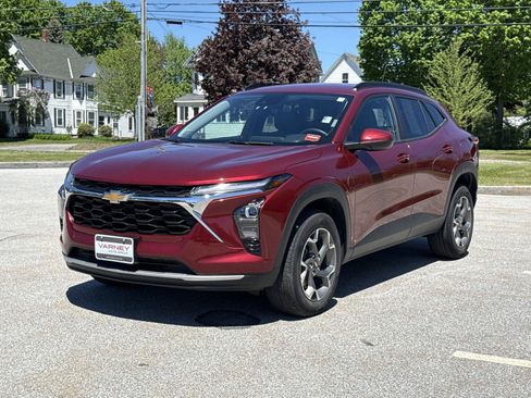 Used 2024 Chevrolet Trax LT w/ Driver Confidence Package FWD image 1