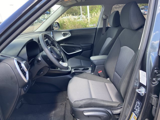 Used 2025 Kia Soul LX w/ LX Technology Package FWD image 15