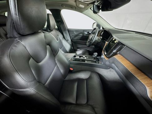 Used 2021 Volvo XC60 T6 Momentum w/ Protection Package Premier AWD/4WD image 27