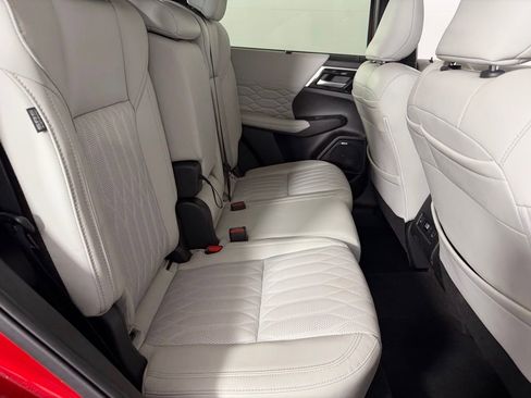 Used 2025 Mitsubishi Outlander SEL AWD/4WD image 32