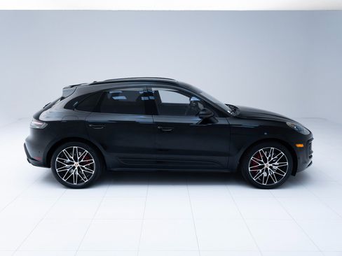 Certified 2025 Porsche Macan GTS image 8