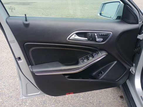 Used 2018 Mercedes-Benz GLA 250 4MATIC image 21
