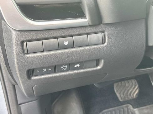 Used 2025 Nissan Rogue SV AWD/4WD image 26