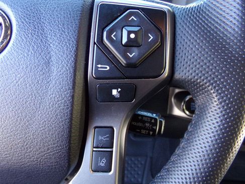 Used 2021 Toyota Tacoma Limited image 41